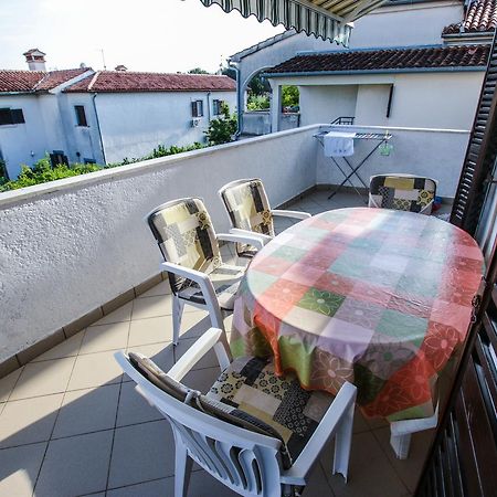 Apartment Karmen Poreč Exterior foto