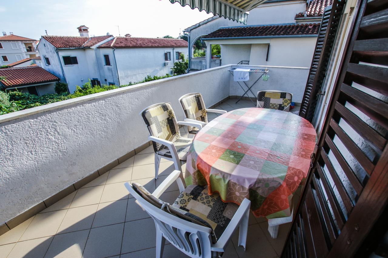Apartment Karmen Poreč Exterior foto